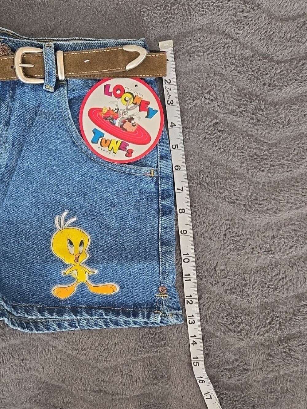 Vintage Warner Bros. Tweety Blue Denim High-Rise Shorts with Brown Belt - Picture 6 of 10